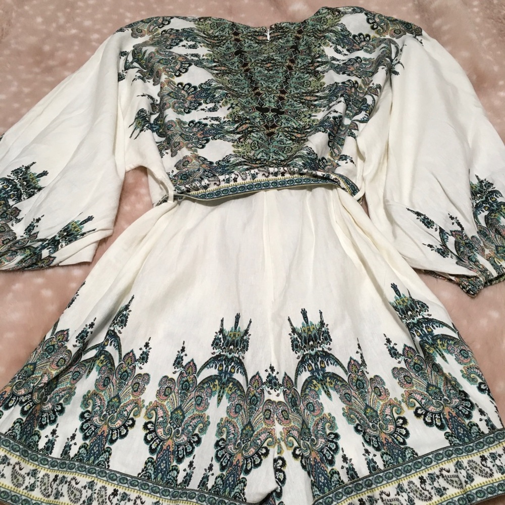 NWOT Venus Women’s White Floral Print Romper - Picture 5 of 8
